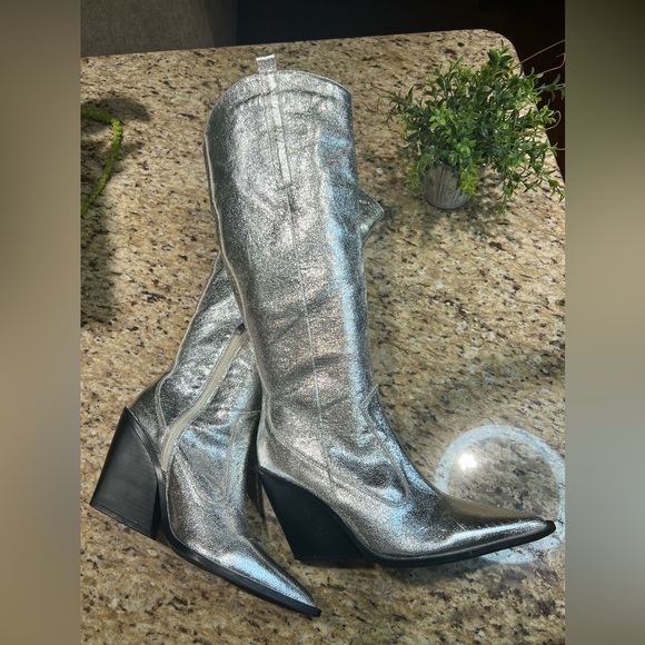 PrettyLittleThing SILVER METALLIC WESTERN POINTED WEDGE HEELED KNEE BOOTS 9 - Picture 5 of 14